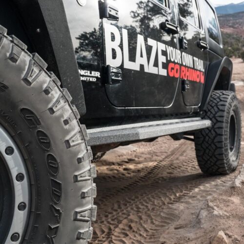 Go Rhino sidesteps RB20 met beschermede coating - Jeep Wrangler JK 2 deurs Go Rhino sidesteps RB20 met beschermede coating - Jeep Wrangler JK 2 deurs