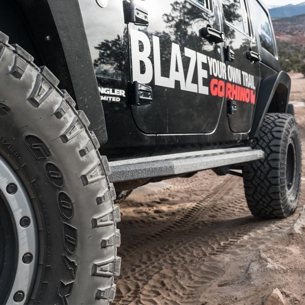 Go Rhino sidesteps RB20 met beschermede coating - Jeep Wrangler JK 2 deurs Go Rhino sidesteps RB20 met beschermede coating - Jeep Wrangler JK 2 deurs
